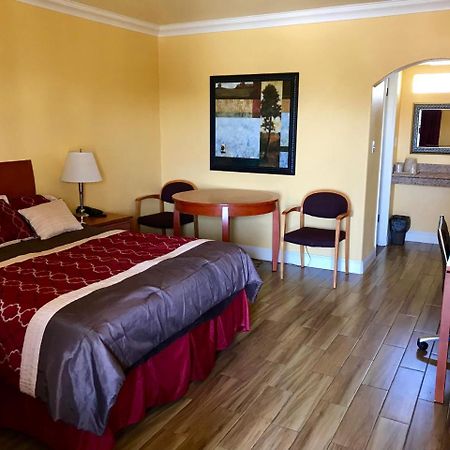 Town & Country Motel Livingston Bagian luar foto