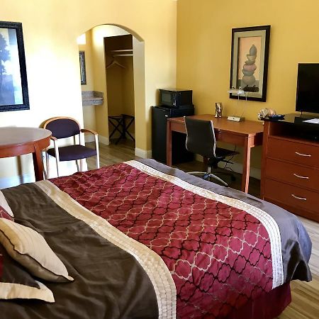 Town & Country Motel Livingston Bagian luar foto
