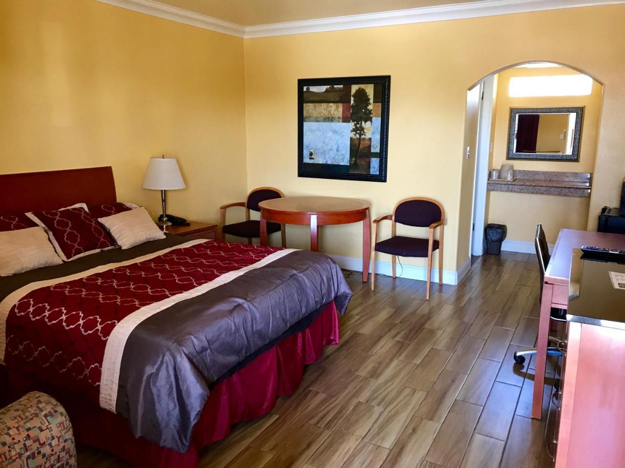Town & Country Motel Livingston Bagian luar foto