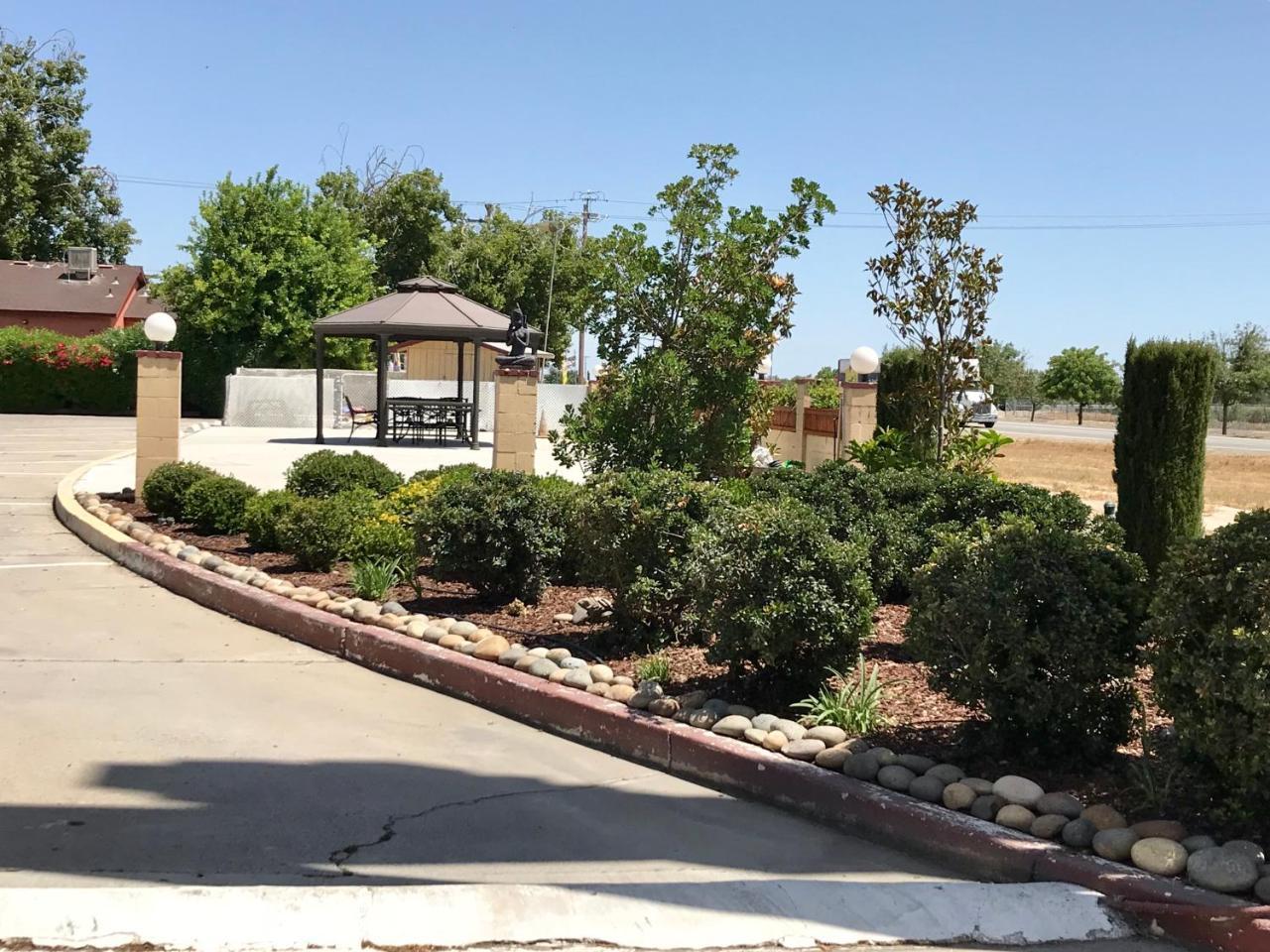 Town & Country Motel Livingston Bagian luar foto