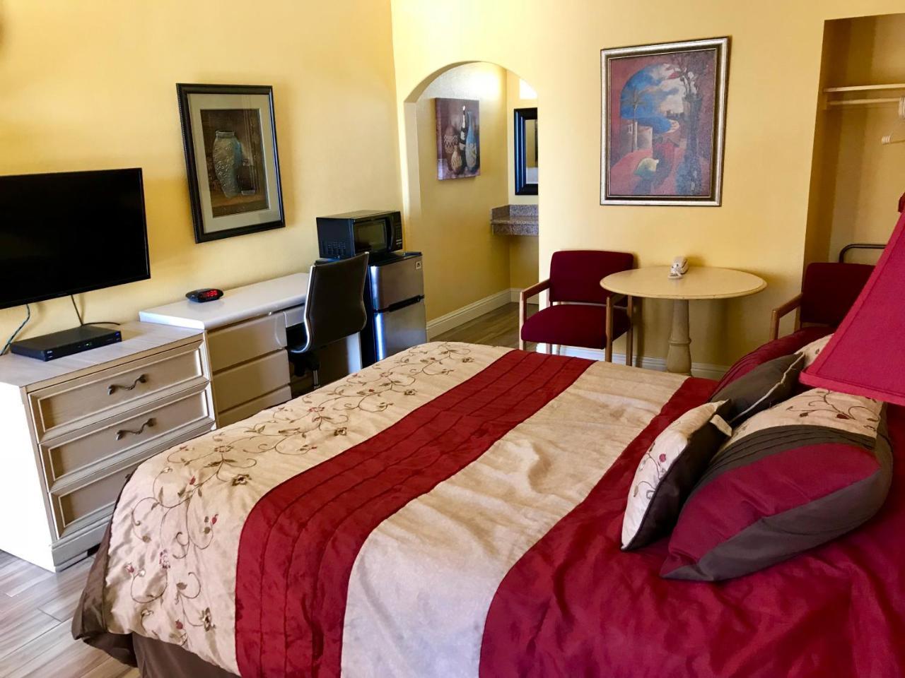 Town & Country Motel Livingston Bagian luar foto