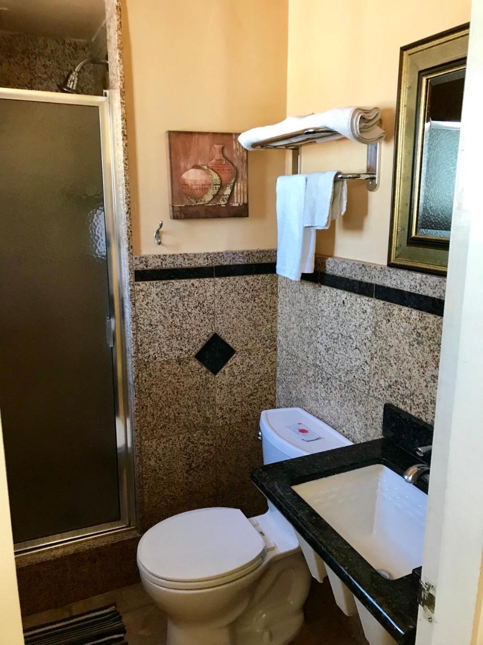 Town & Country Motel Livingston Bagian luar foto