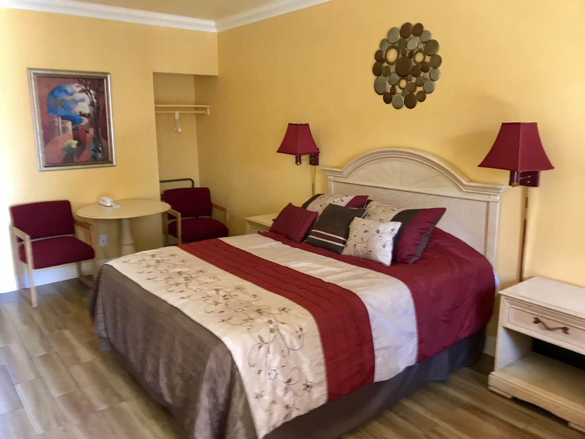 Town & Country Motel Livingston Bagian luar foto