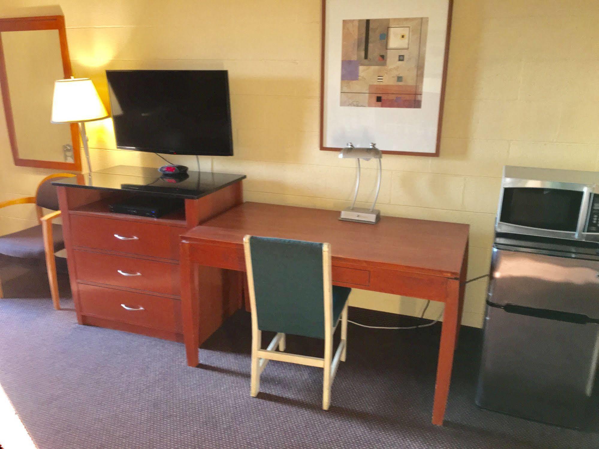 Town & Country Motel Livingston Bagian luar foto