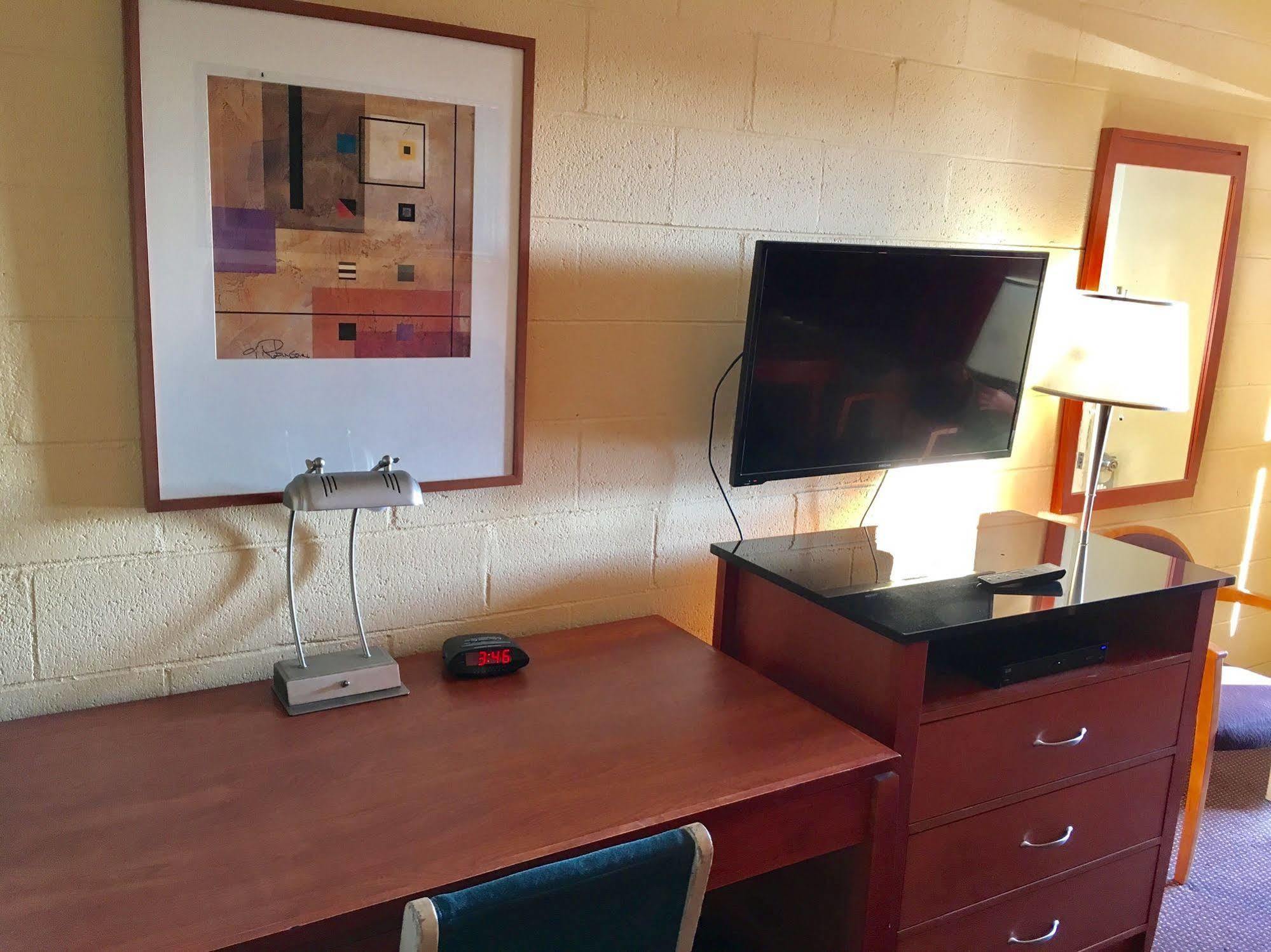 Town & Country Motel Livingston Bagian luar foto