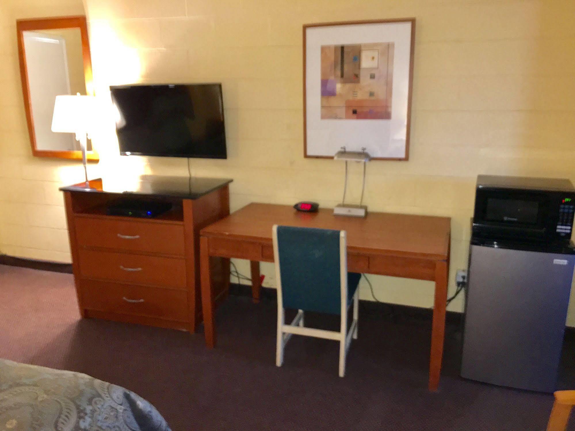 Town & Country Motel Livingston Bagian luar foto
