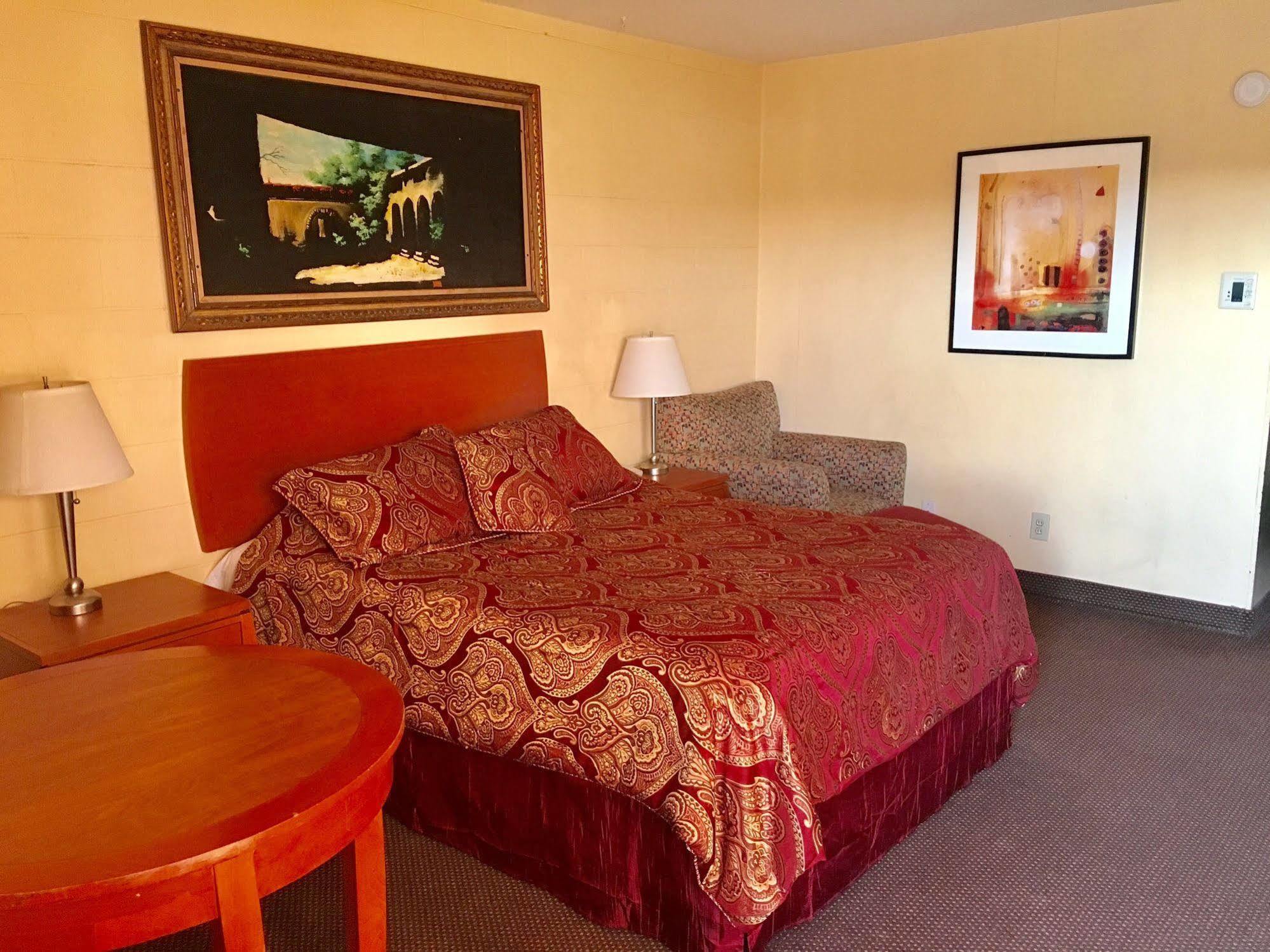 Town & Country Motel Livingston Bagian luar foto