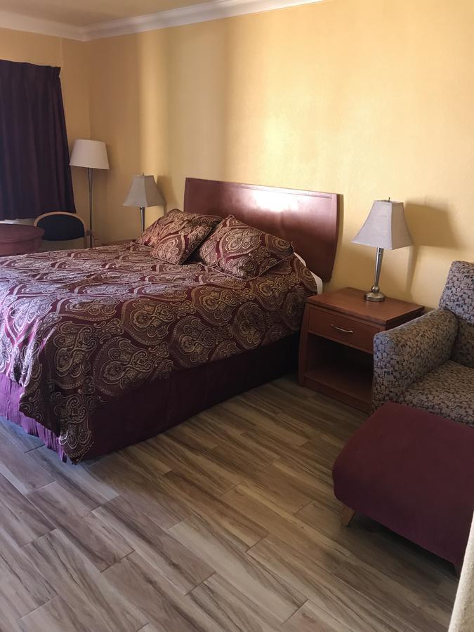 Town & Country Motel Livingston Bagian luar foto