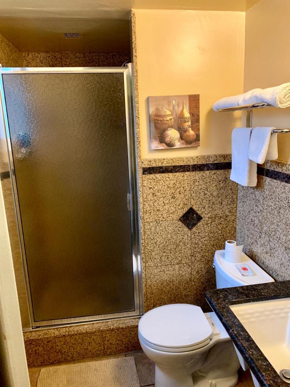 Town & Country Motel Livingston Bagian luar foto