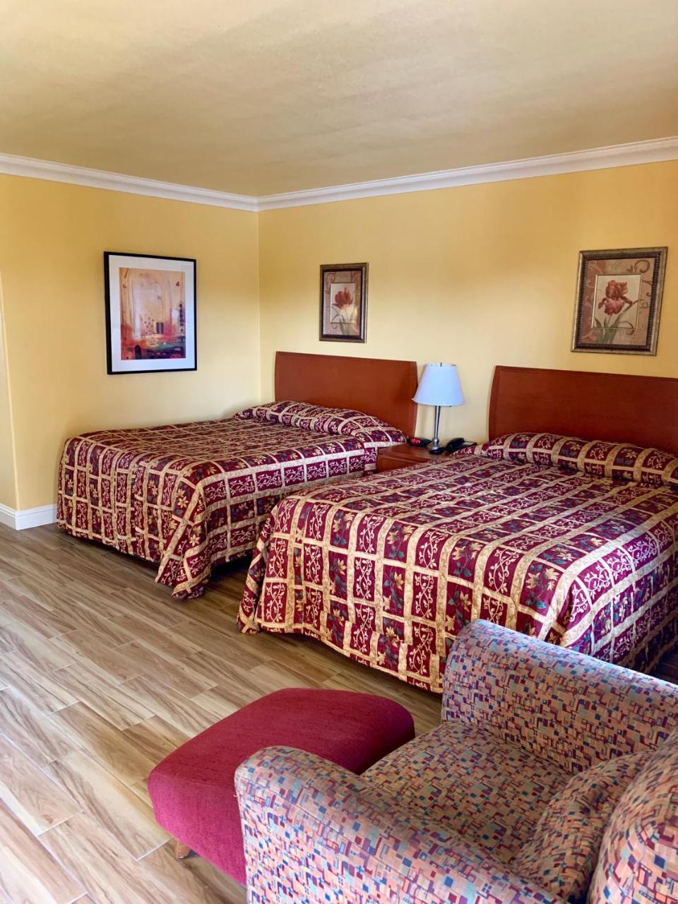 Town & Country Motel Livingston Bagian luar foto