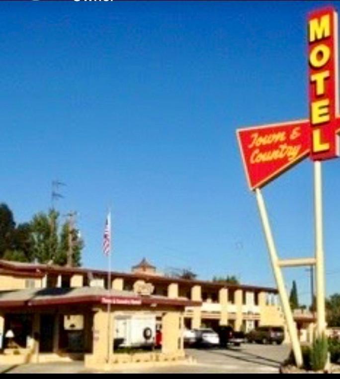 Town & Country Motel Livingston Bagian luar foto