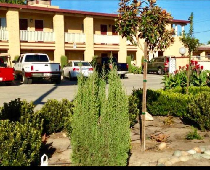 Town & Country Motel Livingston Bagian luar foto